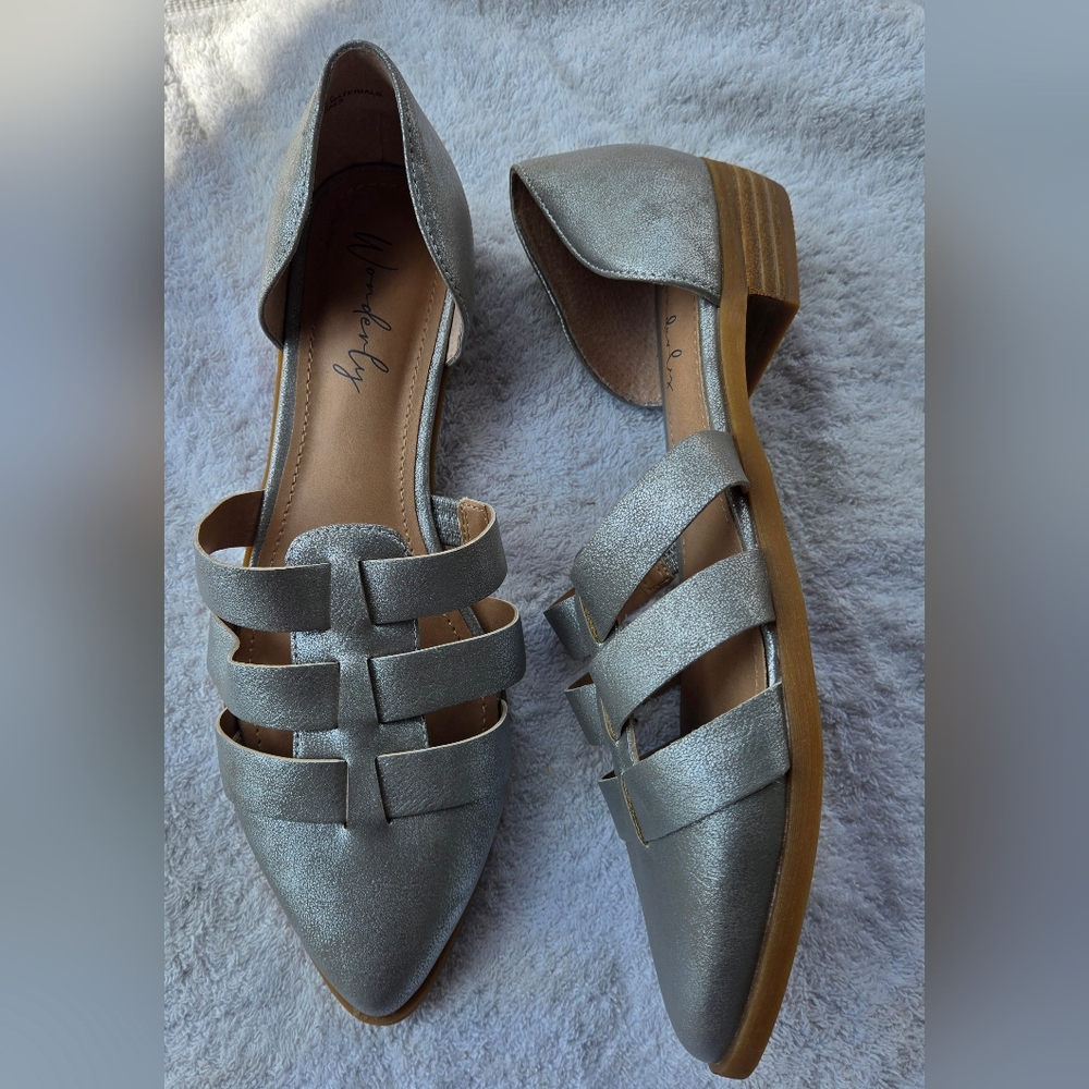 Wonderly Women's Shimmering Silver Flats